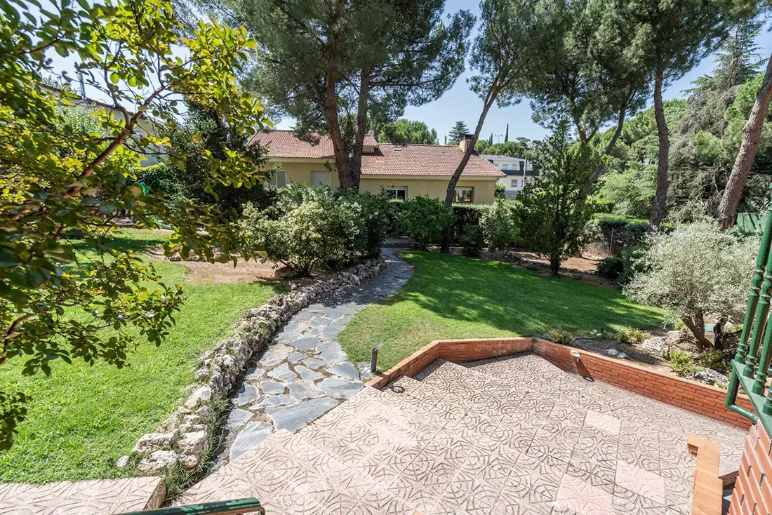 Chalet independiente en Torrelodones con piscina y 2 parcelas segregadas - imagen 21