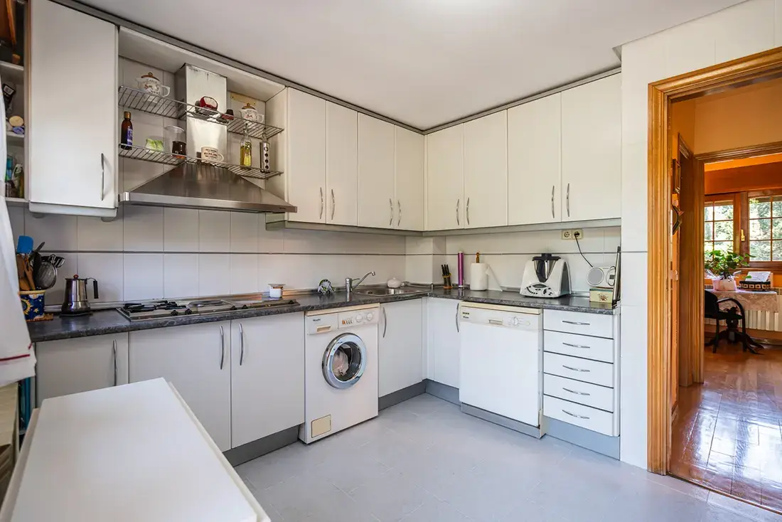 Chalet independiente en Torrelodones con piscina y 2 parcelas segregadas - imagen 29