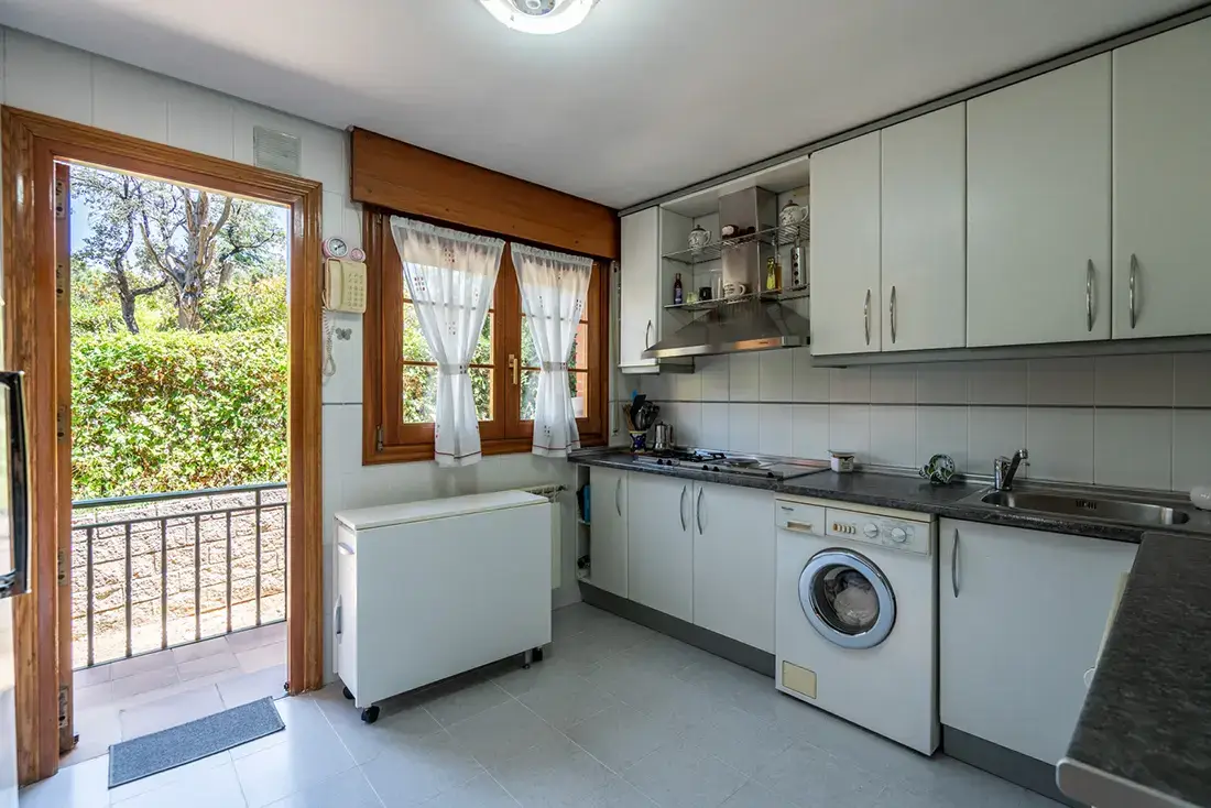 Chalet independiente en Torrelodones con piscina y 2 parcelas segregadas - imagen 30