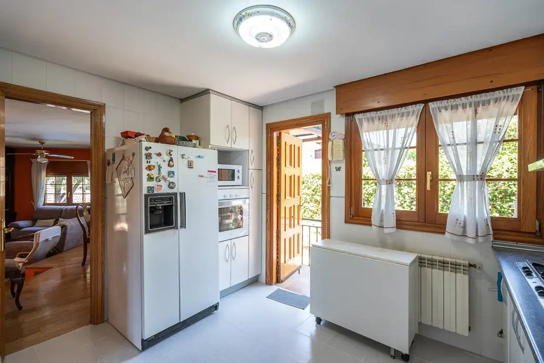 Chalet independiente en Torrelodones con piscina y 2 parcelas segregadas - imagen 32
