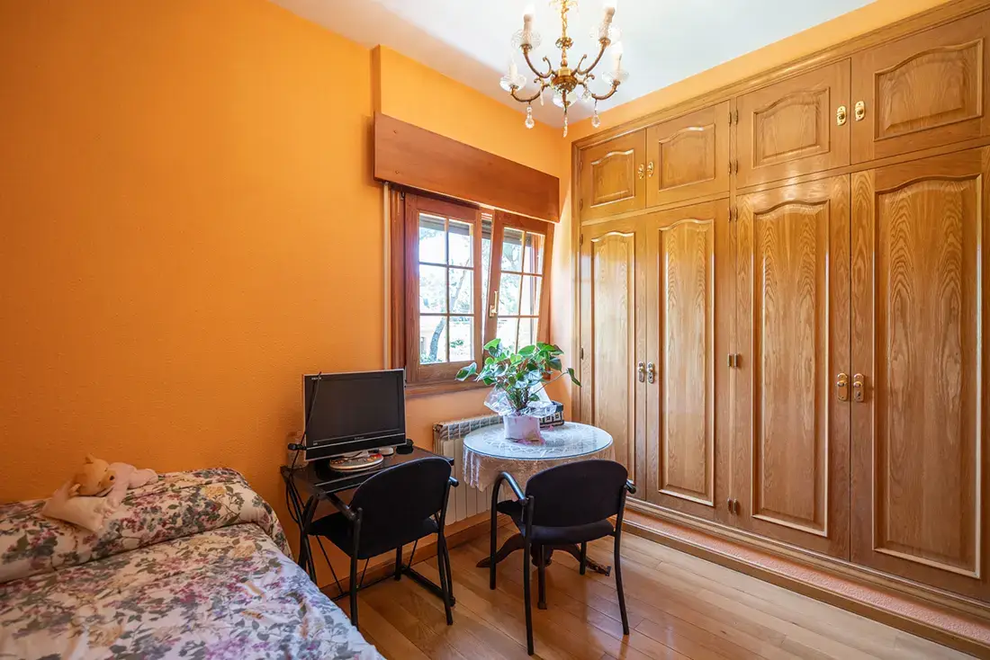 Chalet independiente en Torrelodones con piscina y 2 parcelas segregadas - imagen 33