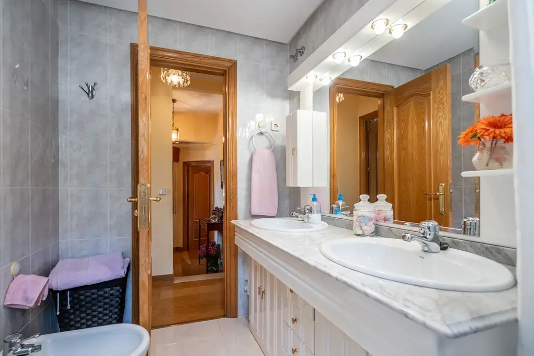 Chalet independiente en Torrelodones con piscina y 2 parcelas segregadas - imagen 37