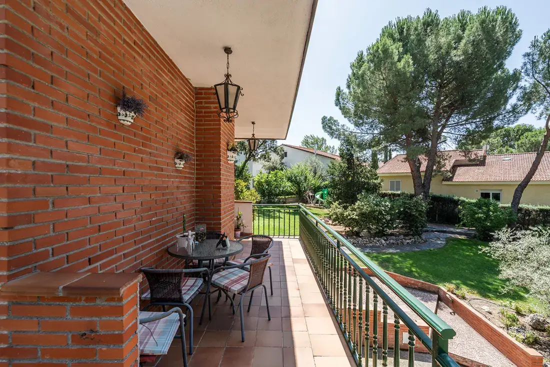 Chalet independiente en Torrelodones con piscina y 2 parcelas segregadas - imagen 40