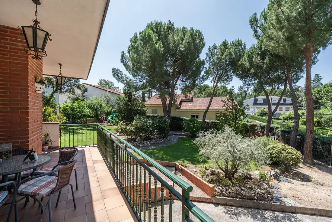 Chalet independiente en Torrelodones con piscina y 2 parcelas segregadas - imagen 42