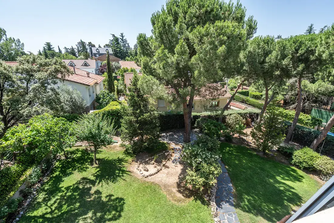 Chalet independiente en Torrelodones con piscina y 2 parcelas segregadas - imagen 46