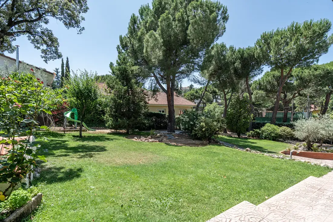 Chalet independiente en Torrelodones con piscina y 2 parcelas segregadas - imagen 47