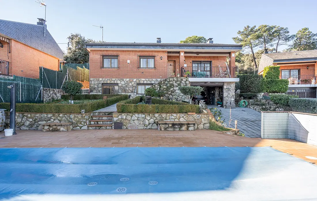 Chalet Independiente en Venta en Navalagamella, Madrid · vivienda en venta en Madrid · Yolanda González