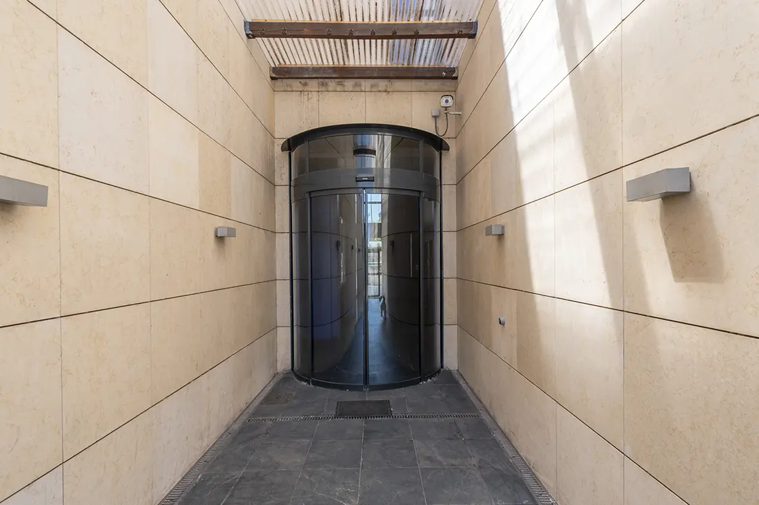 Estudio tipo loft en Las Rozas, Madrid. - imagen 21