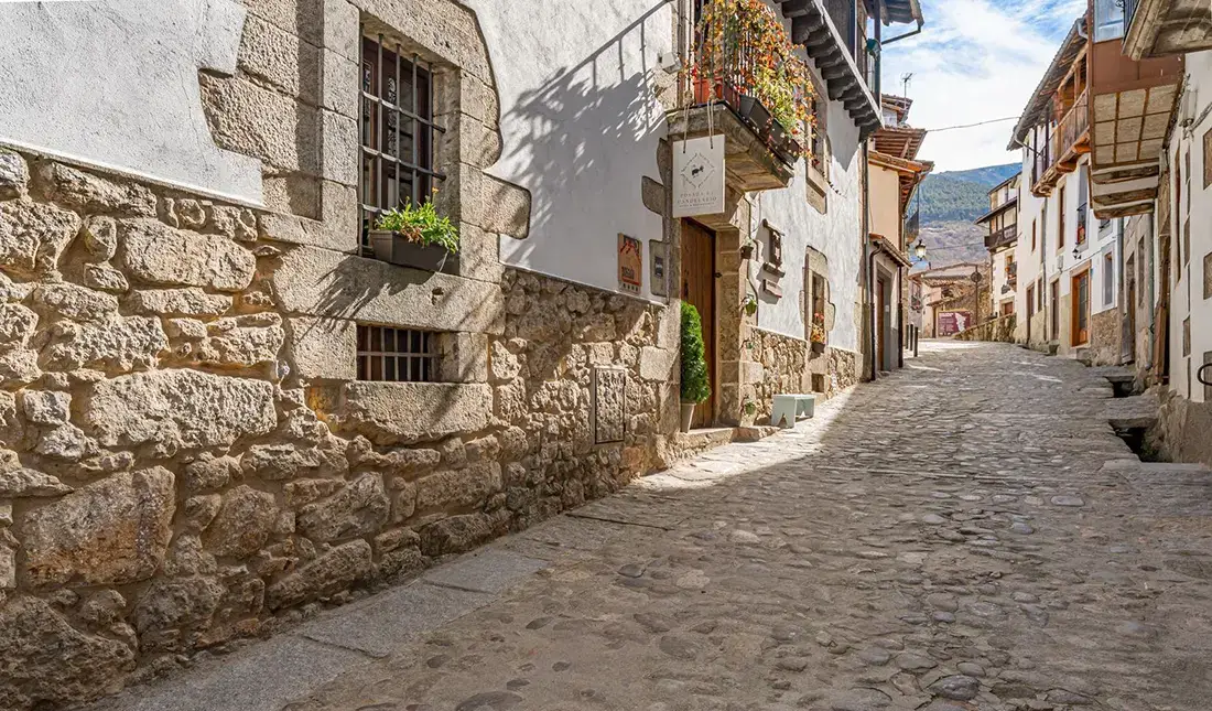 Hotel Rural en Candelario en venta · vivienda en venta en Madrid · Yolanda González