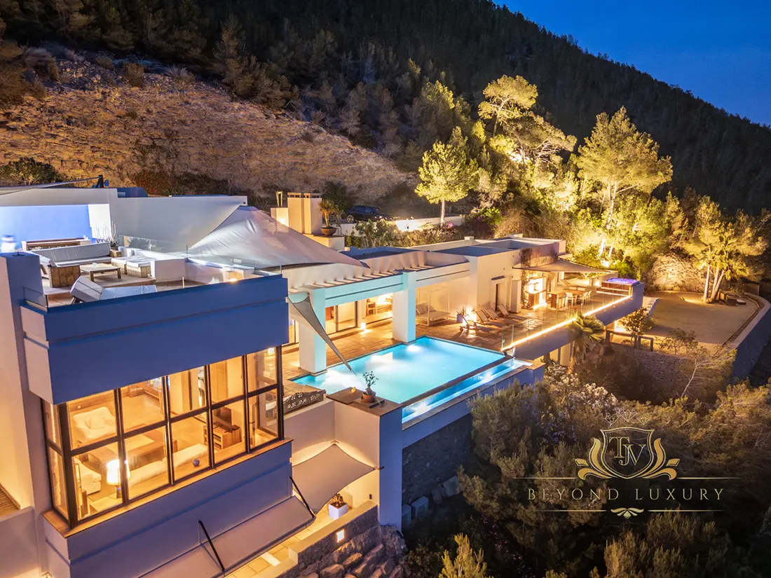 Villa de lujo con vistas al mar en Ibiza · vivienda en venta en Madrid · Yolanda González