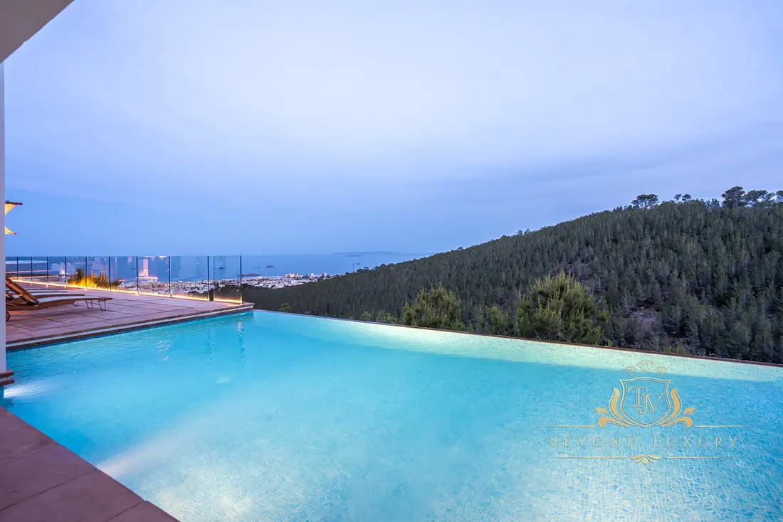 Villa de lujo con vistas al mar en Ibiza - imagen 5