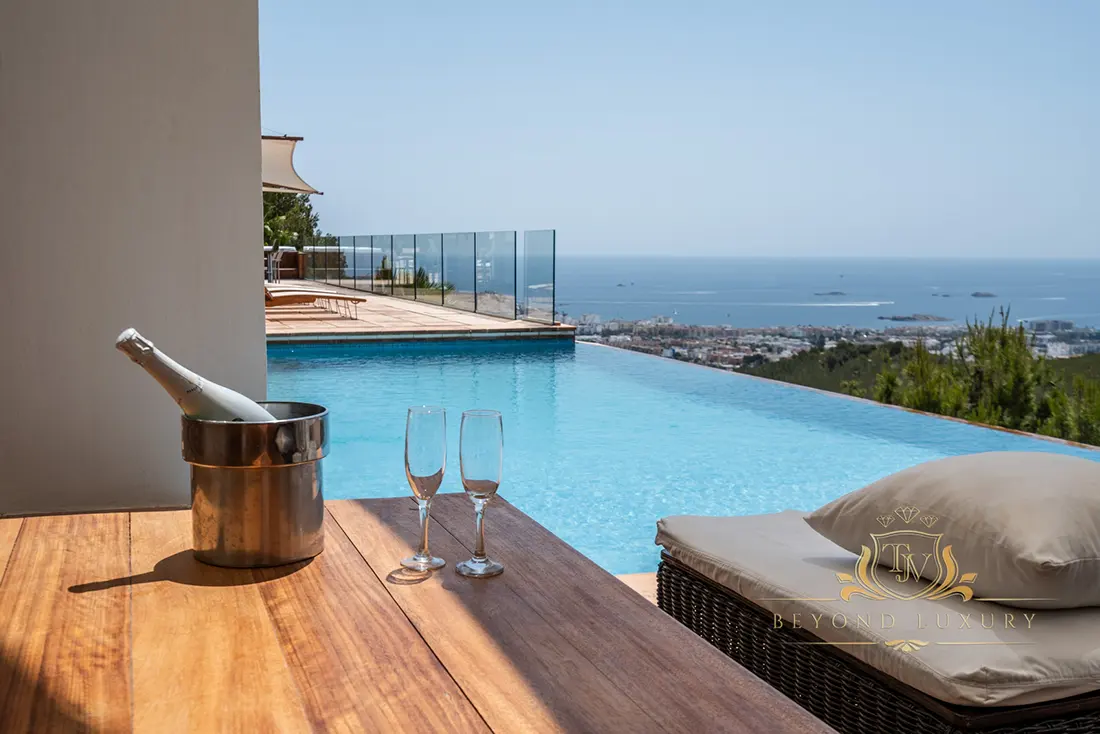 Villa de lujo con vistas al mar en Ibiza - imagen 8