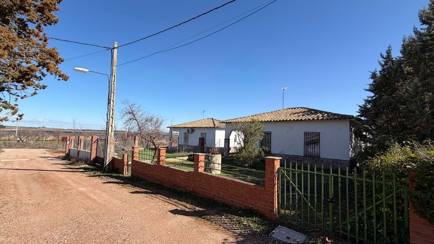 Chalet con encanto frente a las Lagunas de Villafranca, Reserva de la Biosfera - imagen 5